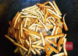 小柱私房菜之柴火香干炒猪手的做法图解3