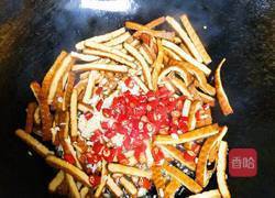 小柱私房菜之柴火香干炒猪手的做法图解4