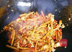 小柱私房菜之柴火香干炒猪手的做法图解5