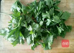 油炸芹菜叶的做法图解1