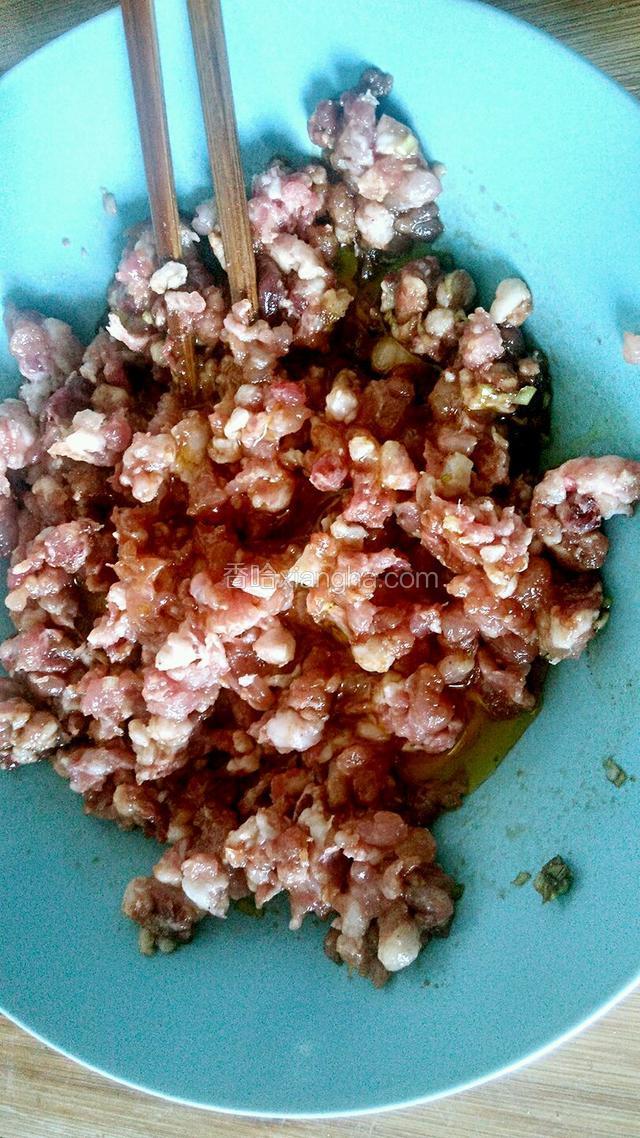 加入豆油，半勺的香油