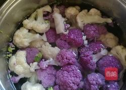 凉拌三色菜花的做法图解2