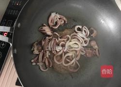 鱿鱼炒西兰花的做法图解3