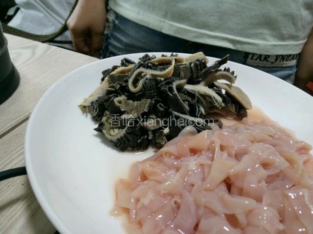准备好食材，毛肚，鸭肠！