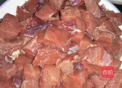 胡萝卜炖牛肉的做法图解1