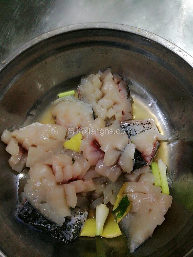 然后在加入黄酒葱姜盐味道咸制