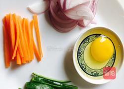 海鲜拌面的做法图解1