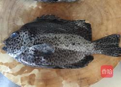 油泼斑石雕鱼的做法图解1