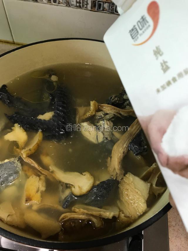 起锅前调入适量盐即可。