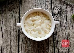 蜂蜜葡萄干豆花的做法图解1