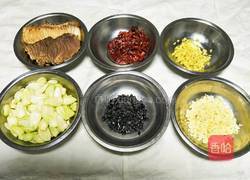 小柱私房菜之藠头炒腊肉的做法图解2