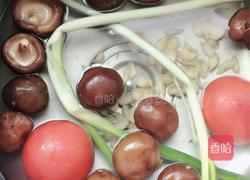 排骨番茄香菇汤的做法图解1