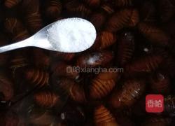 香酥蚕蛹的做法图解1