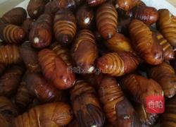 香酥蚕蛹的做法图解2