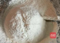 椰蓉蔓越莓月饼的做法图解3