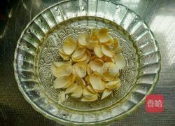 蔓越莓桃胶百合银耳羹的做法图解9