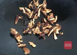 香菇鱿鱼丝烧茄子的做法图解2