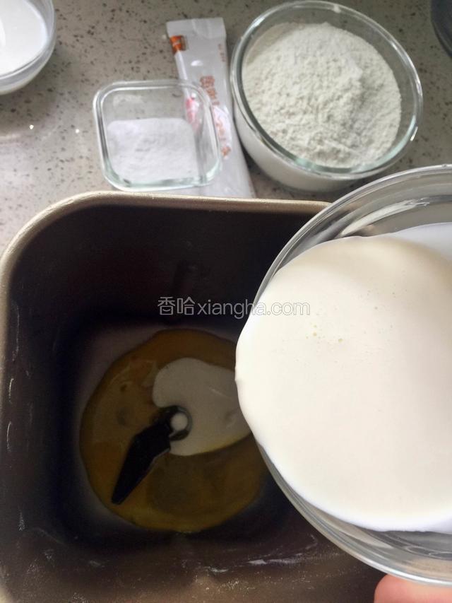 倒入淡奶油