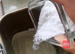 普通面粉版北海道吐司（包括10分钟剪出手套膜）的做法图解5