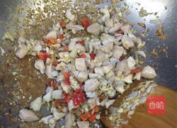 咸鱼、鸡粒豆腐煲的做法图解5