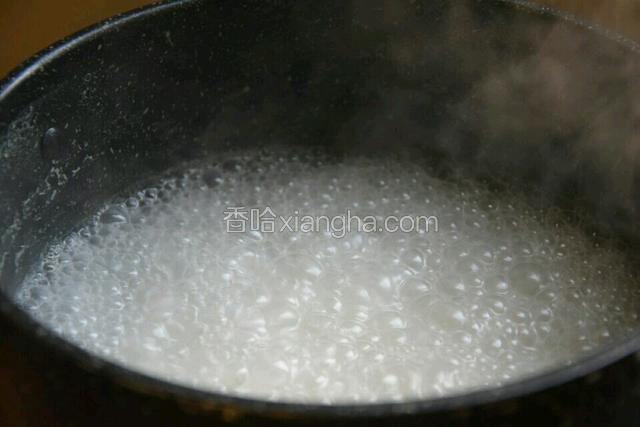再小火慢煮至粥粘稠
