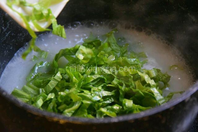 倒入芥菜拌匀