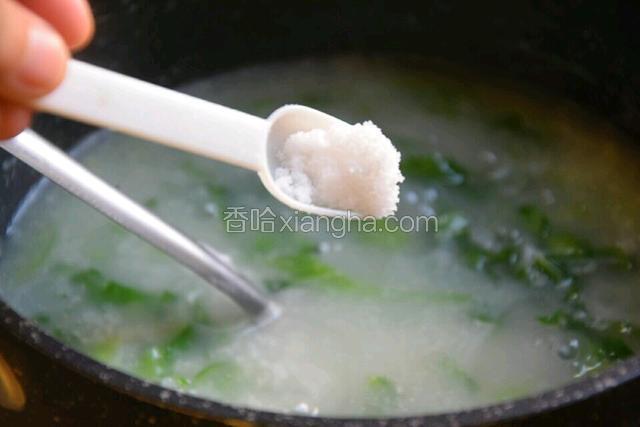 加入适量盐拌匀