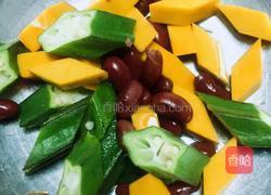 火龙果烩虾仁的做法图解2