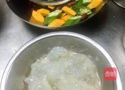 火龙果烩虾仁的做法图解5