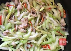 西芹炒肉/芹菜炒肉的做法图解9