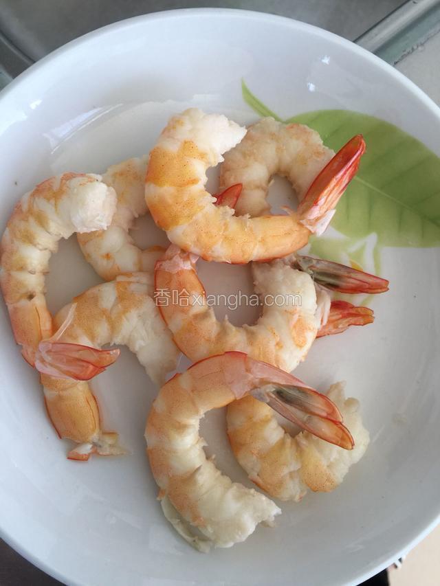 拔成虾仁，绰虾的汤留着备用