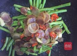 腊肠炒豇豆的做法图解9