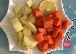 胡萝卜苹果汁的做法图解1