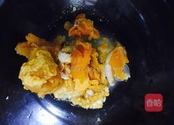 咸蛋黄辫虾汤的做法图解3