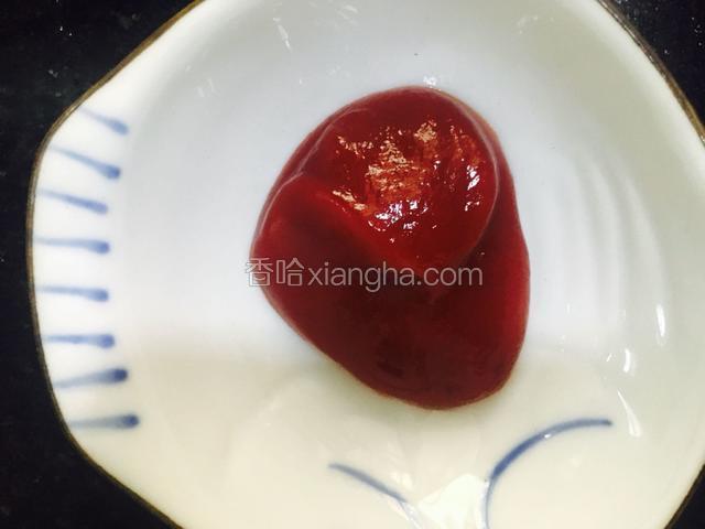 取适量蕃茄沙司备用。