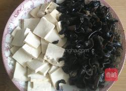 酸辣生汆肉丸汤的做法图解2