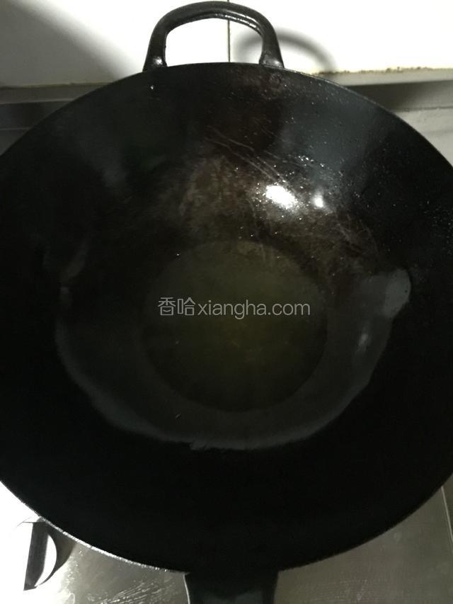 锅内烧开油
