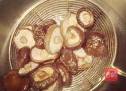 香菇丸子的做法图解1