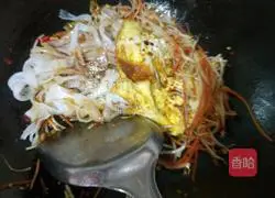 Illustration of how to make fried rice noodles with eggs 7