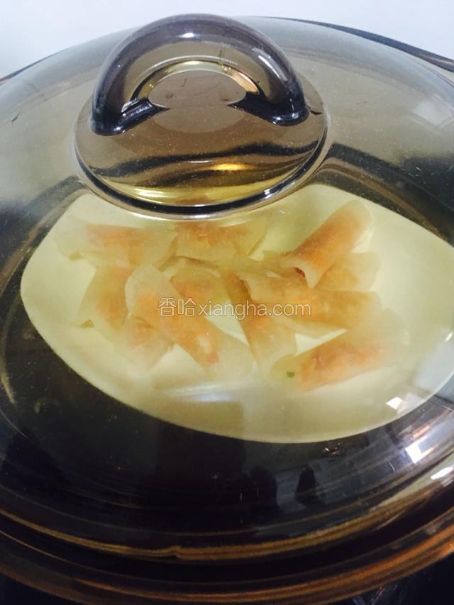 盖上锅盖中火蒸十分钟即可。