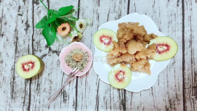 板油渣趁热吃，还是一种可口的小零食！