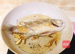 红烧鲈鱼的做法图解2