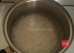 咸蛋粥的做法图解2
