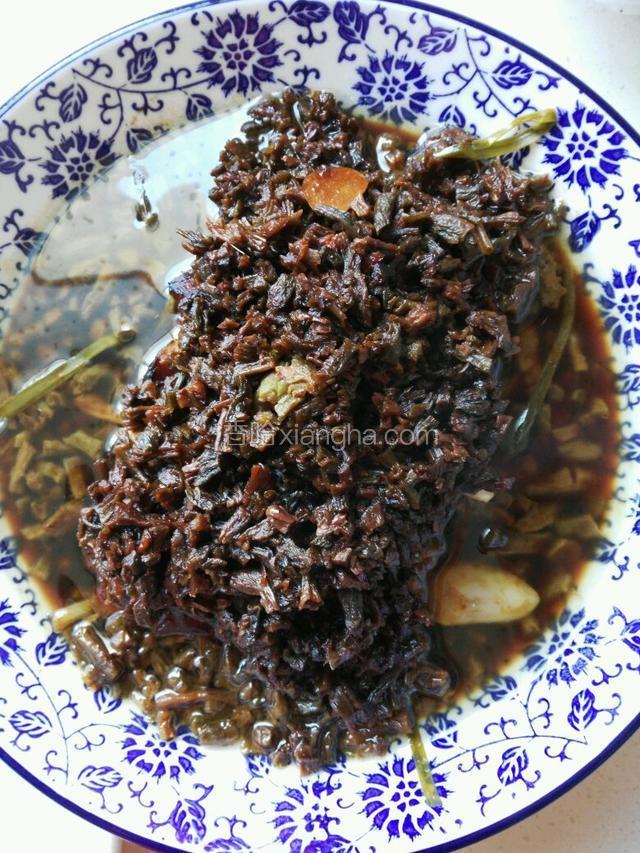锅内放水，隔水蒸，大火烧开，小火蒸一个小时15分或30分钟，关火后焖二分钟再取出
