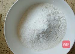 猪肉芹菜烧饼的做法图解1