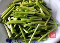 芹菜炒粉的做法图解1