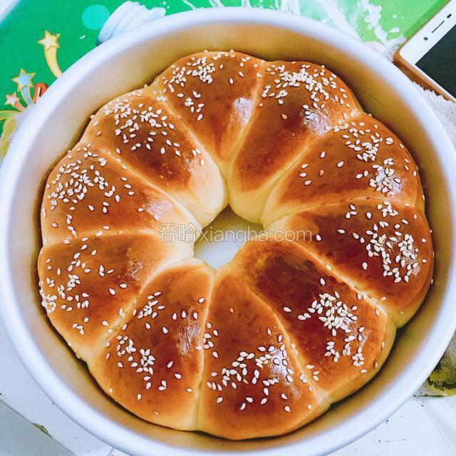 取出，待冷却脱模，从边缘慢慢弄分离