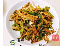 青椒炒小毛鱼干的做法图解9