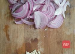 牛肉炒洋葱的做法图解2