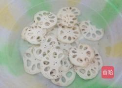 泡椒藕摆盘的做法图解2